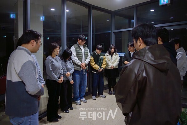 커넥티드 컨퍼런스를 통해 익산지역 청년 연합을 향한 하나님의 마음을 구하며, 이음세움미니스트리가 한 마음으로 함께 기도하고 있다.